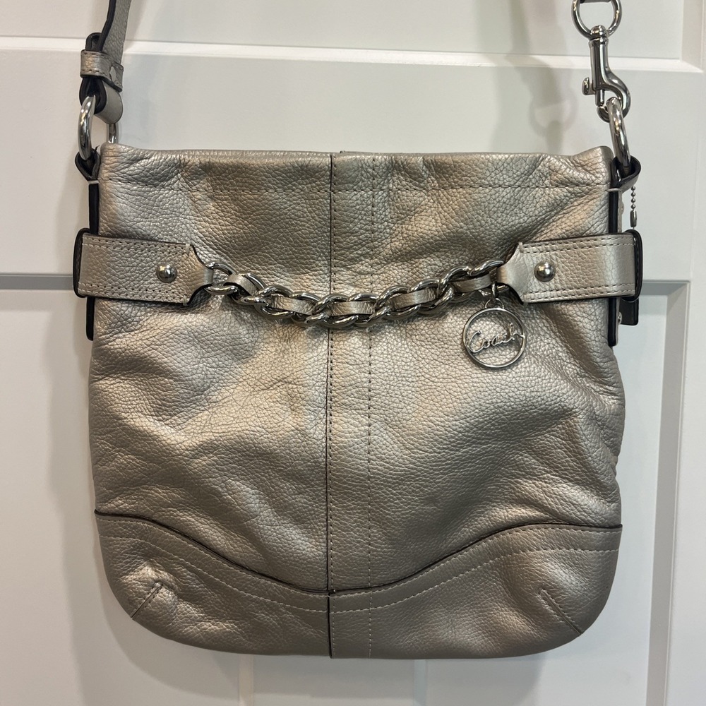 Coach Silver Pebbled Leather Crossbody Bag Silver Chain Hardware Pink Lining